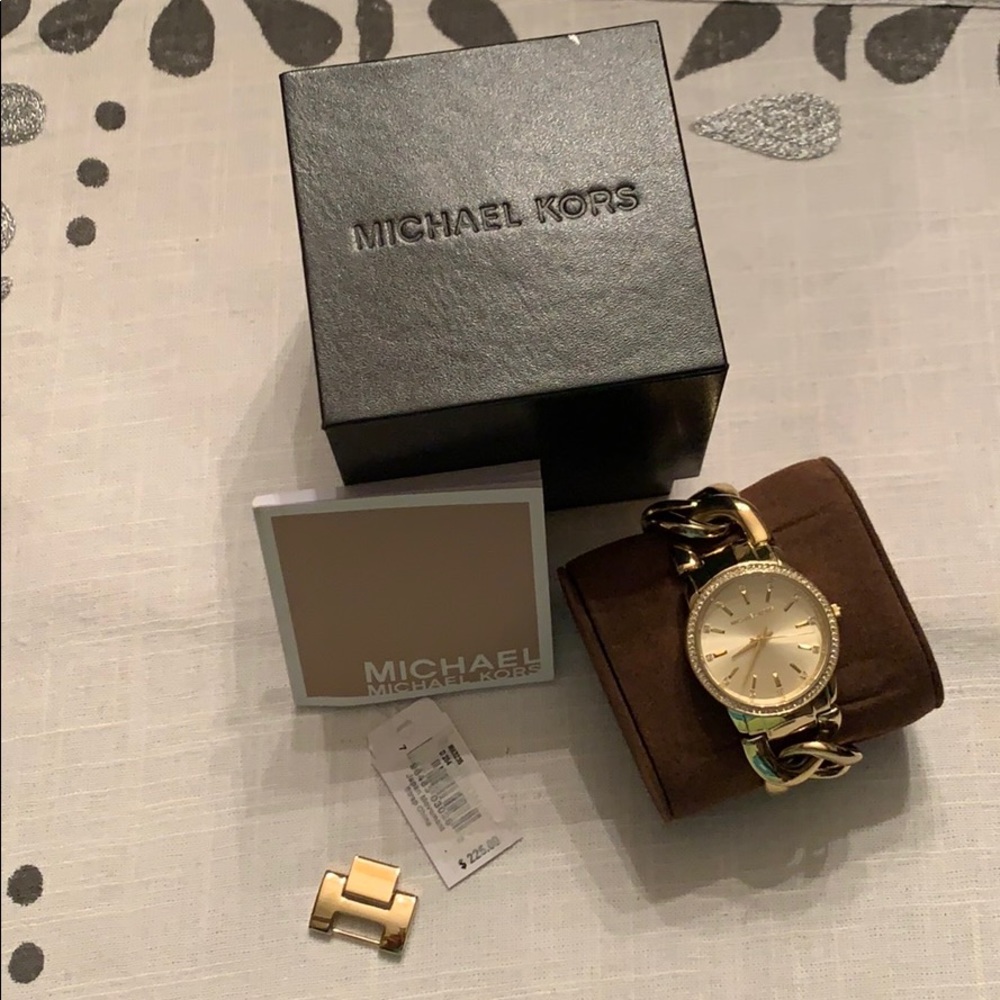 Michael Kors Watch Almost Like New Condition- needs battery!
